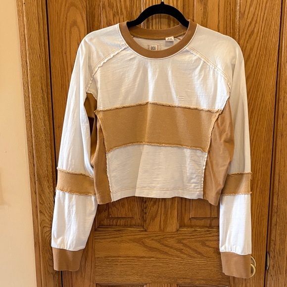 BDG Tops - BDG Cream and Tan Raw-Edge Colorblock Crop Sweatshirt